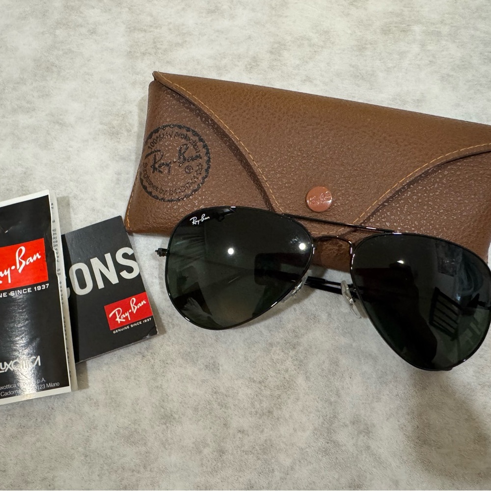 Ray-Ban Aviator Sunglasses in Black with Green Lenses